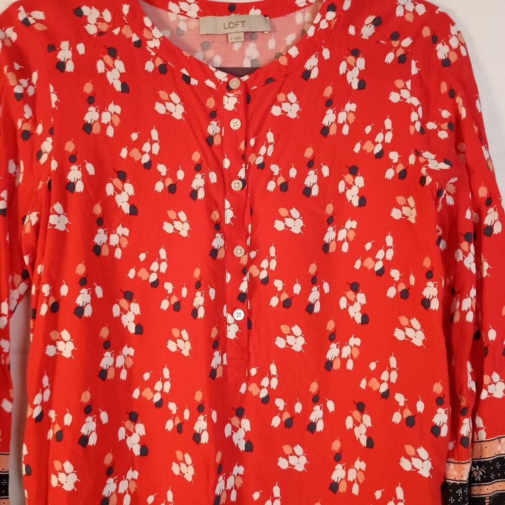 Ann Taylor Loft Floral Border Henley Blouse Red Blue Size S Top - Picture 2 of 7